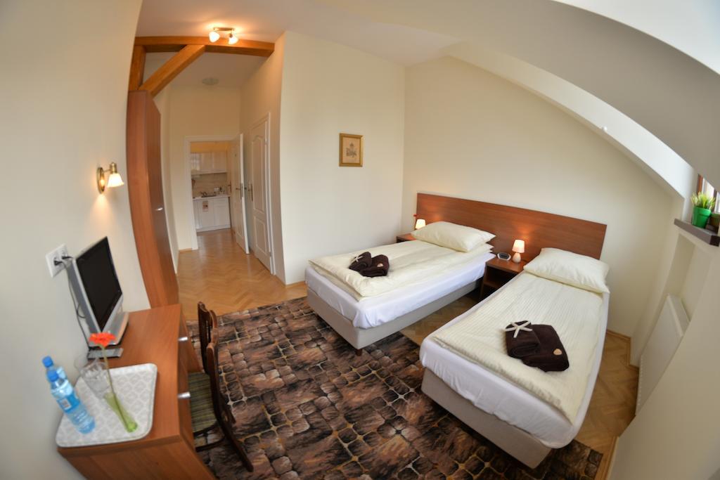 Royal Route 29 Comfort Rooms Krakow Phòng bức ảnh