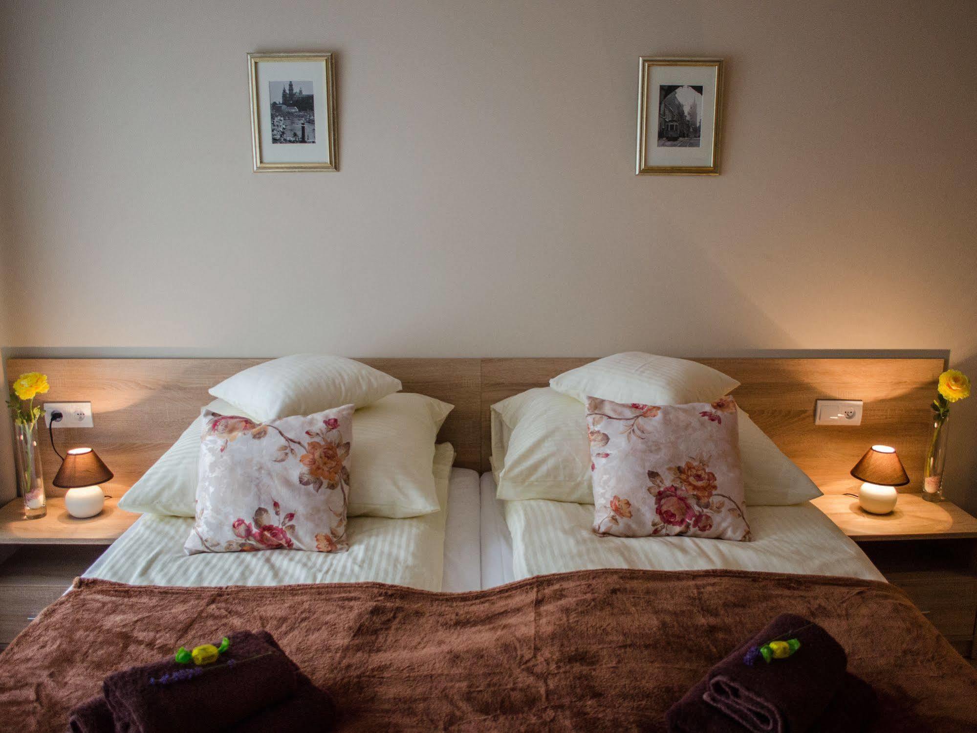 Royal Route 29 Comfort Rooms Krakow Ngoại thất bức ảnh