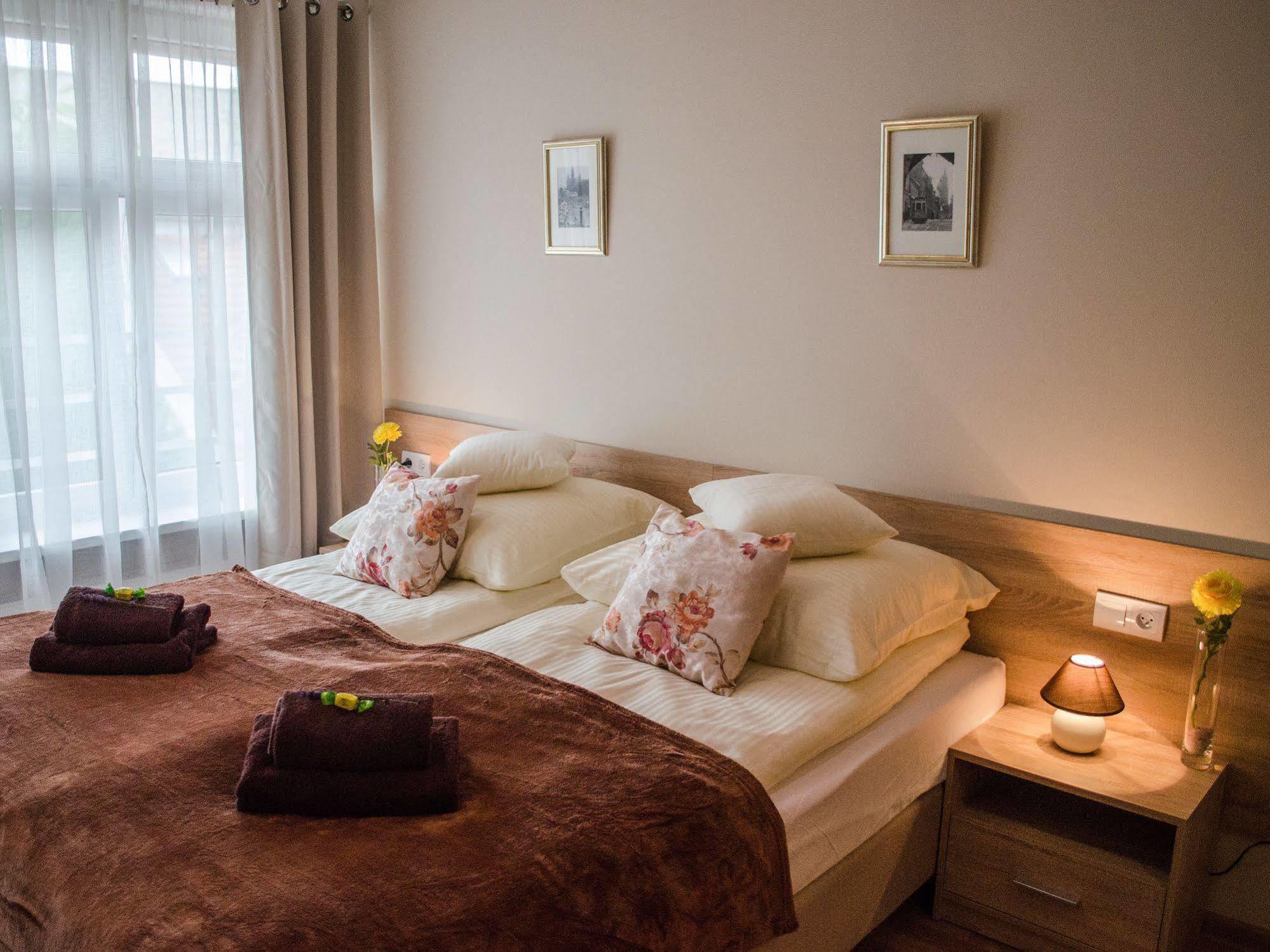 Royal Route 29 Comfort Rooms Krakow Ngoại thất bức ảnh